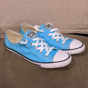 Converse flats W8
